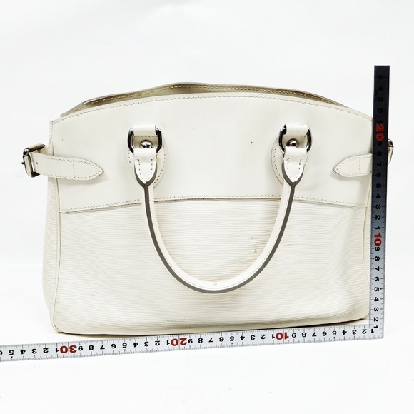 Louis Vuitton Tote Passi GM - Picture 2 of 9